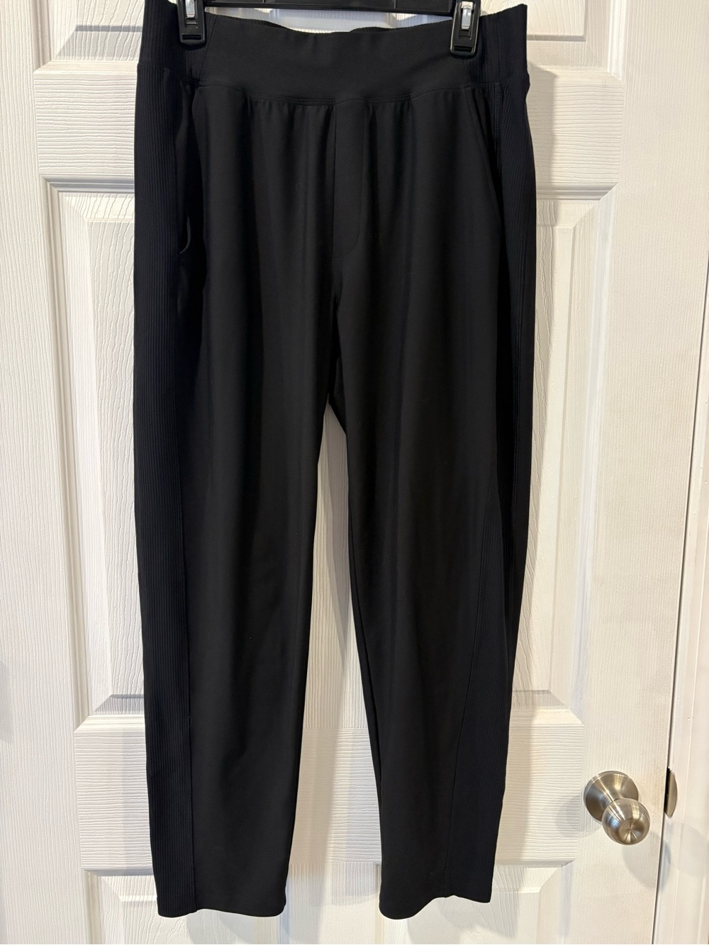 Women’s Old Navy Powersoft Ankle Pants Black Pull-On Pants Ribbed Sides Large